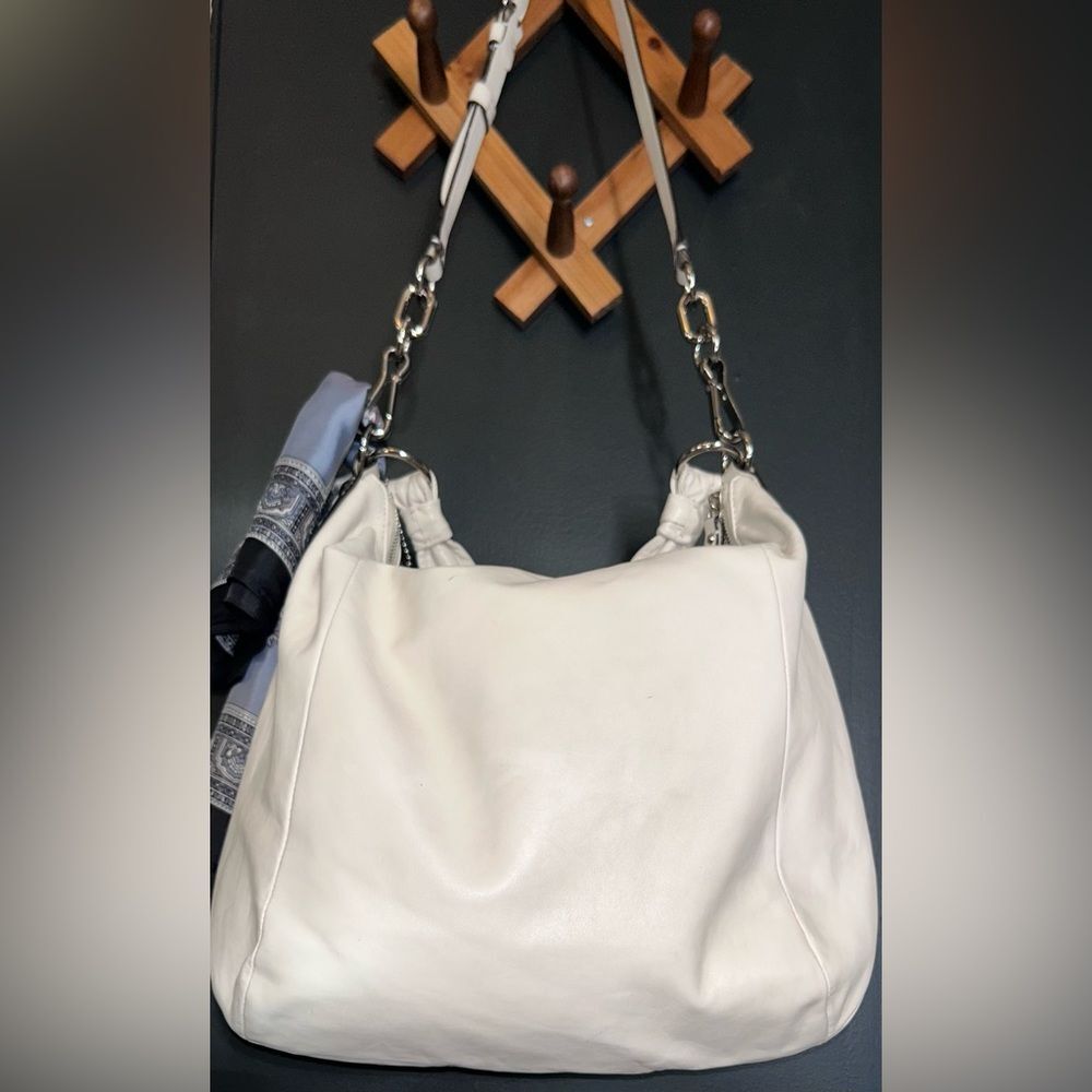 Coach White Leather Shoulder Bag with Silver Hardware - Picture 4 of 16